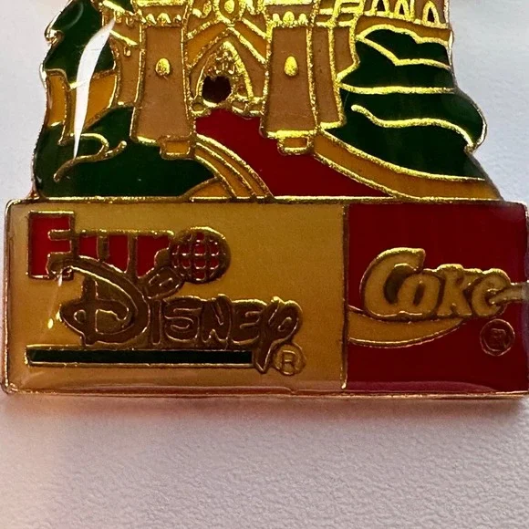 Dumbo Castle Disney Pin Euro Disney Coca-Cola Enamel Metal Multi-color - Picture 4 of 5